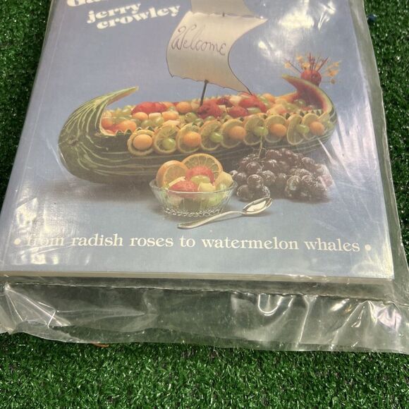 Jerry Crowley The Fine Art of Garnishing Book And Tools Kit PB New Sealed - Picture 8 of 8